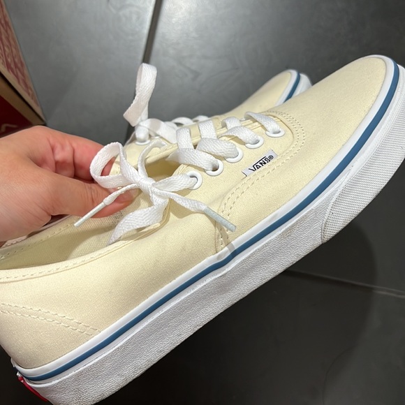 🇯🇵 WOMENS VANS AUTHENTIC CANVAS SHOES WHITE - Picture 2 of 5